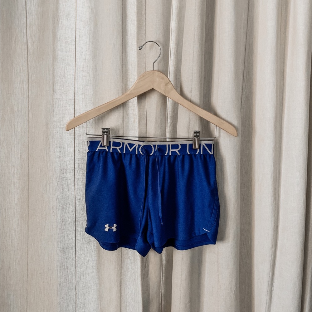 𝗗𝗢𝗡𝗔𝗧𝗘𝗗 Under Armour Semi-Fitted Short